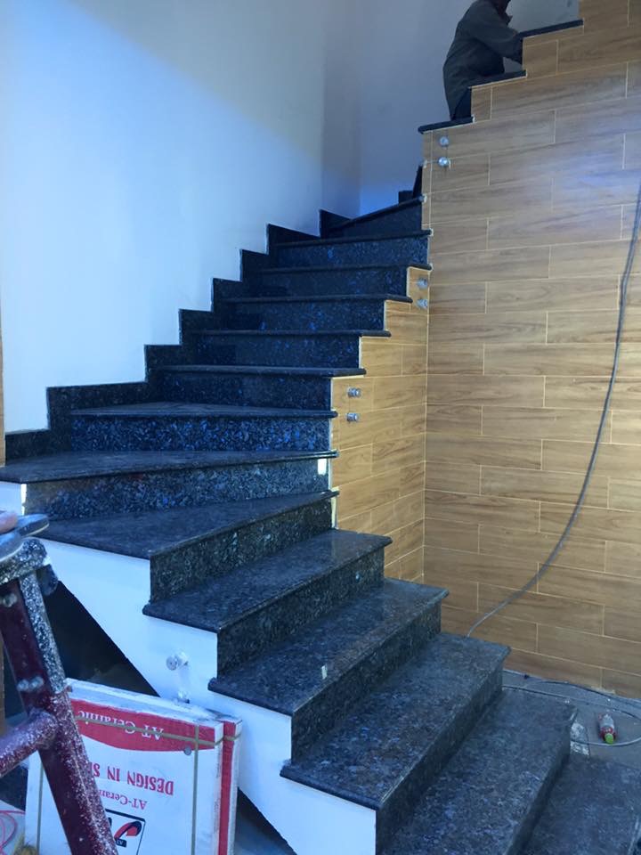 Đá cầu thang granite màu nâu nhạt 