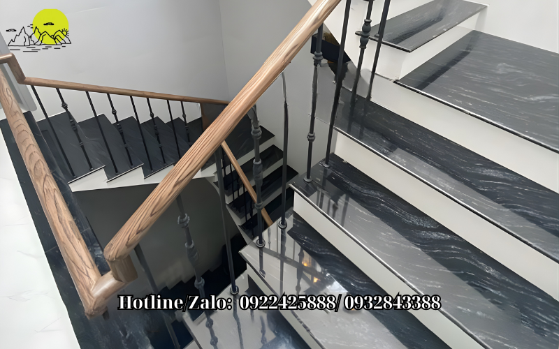 Đá cầu thang màu đen rừng cổ trắng