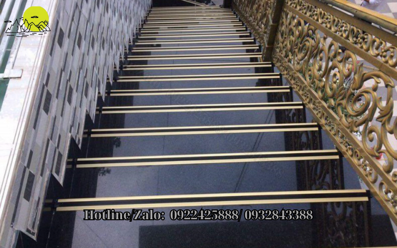 Thi công đá ốp cầu thang cần lưu ý gì? Những sai lầm nhiều nhà mắc phải
