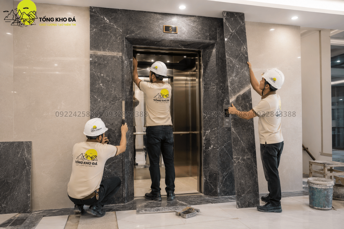 Hình ảnh thi công lắp đặt tấm đá granite cửa tầng thang máy